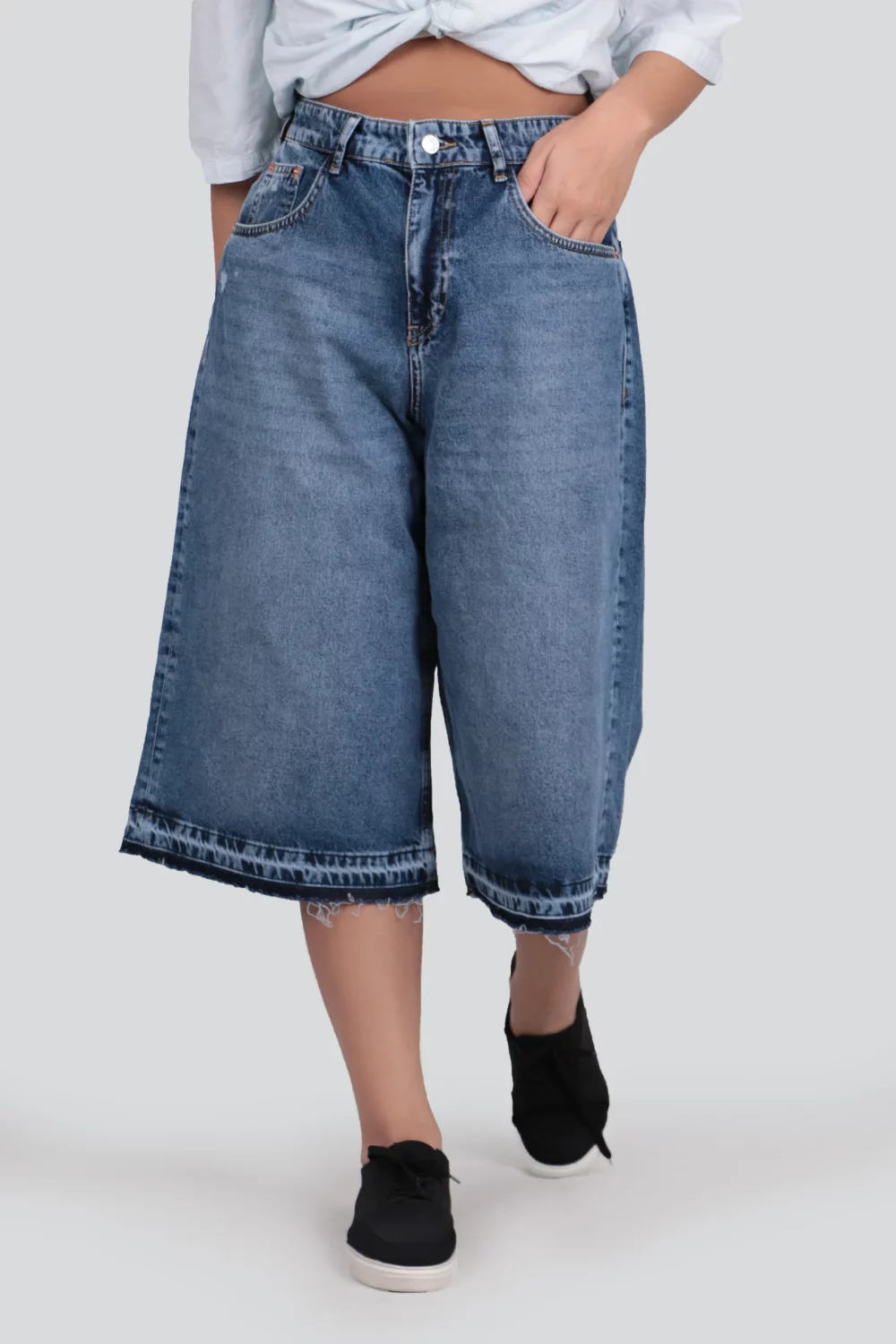 short جین